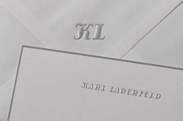 Création de papeterie sur mesure, en tête, carte de visite, enveloppe personnalisée pour Karl Lagerfeld - Raphaëlle Moreau communication & évènementiel externalisée pays de Lorient